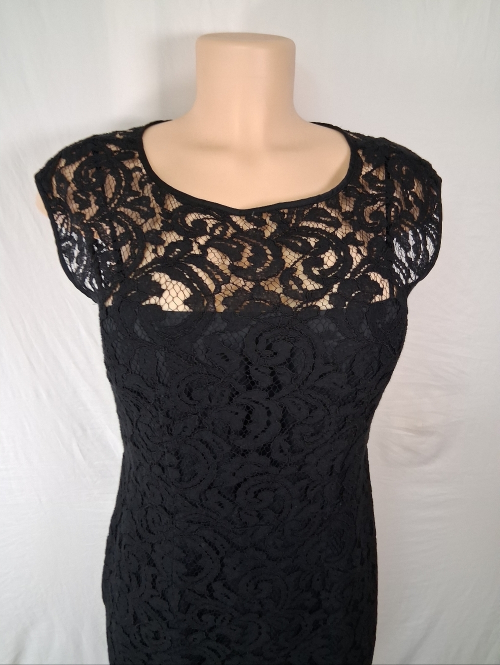 Banana Republic Black Lace Midi Dress with Cap Sleeves Size 6 Petite - Picture 8 of 17